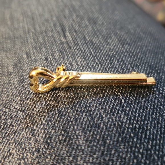 Heart Brooch - Picture 2 of 2